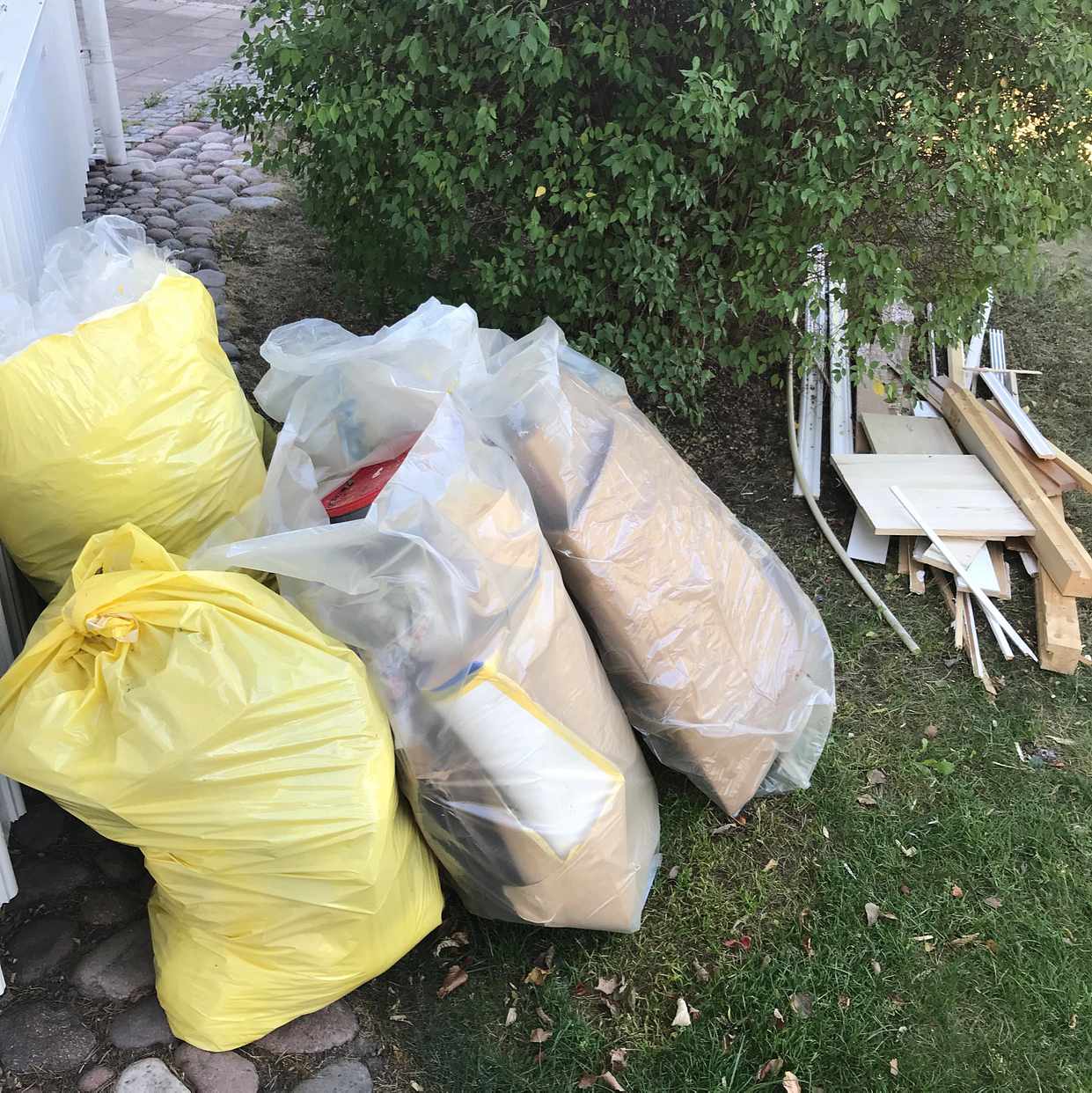 image of Waste after painting - Lidingö