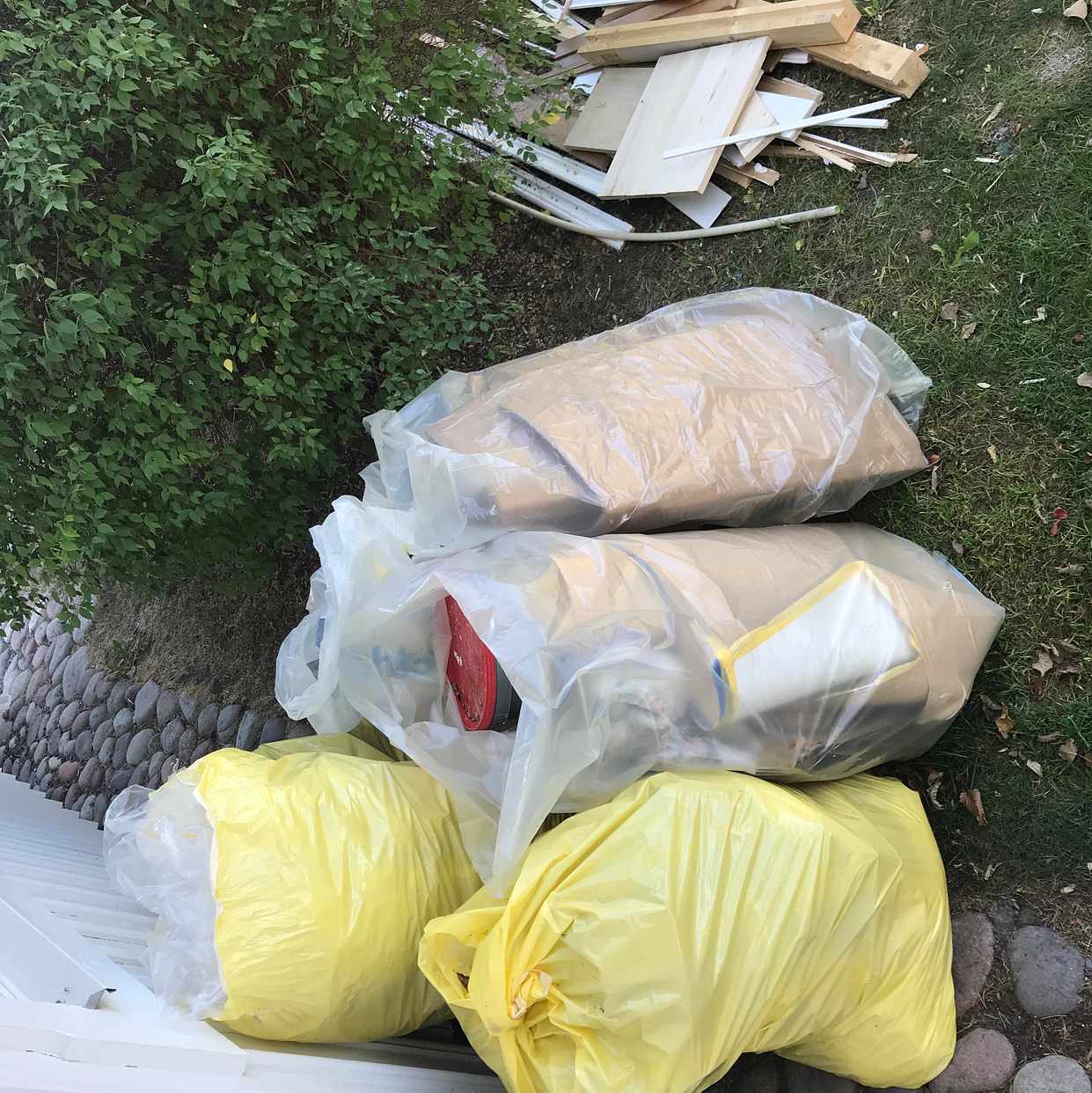 image of Waste after painting - Lidingö