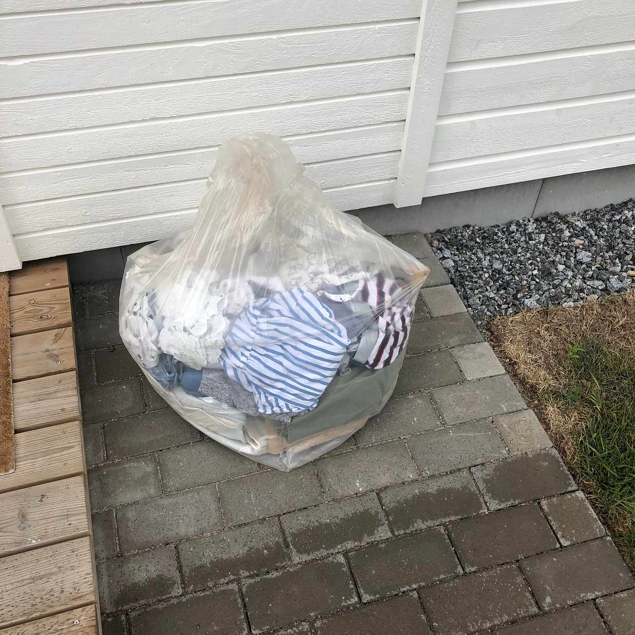 image of Påse med diverse kläder - Tumba