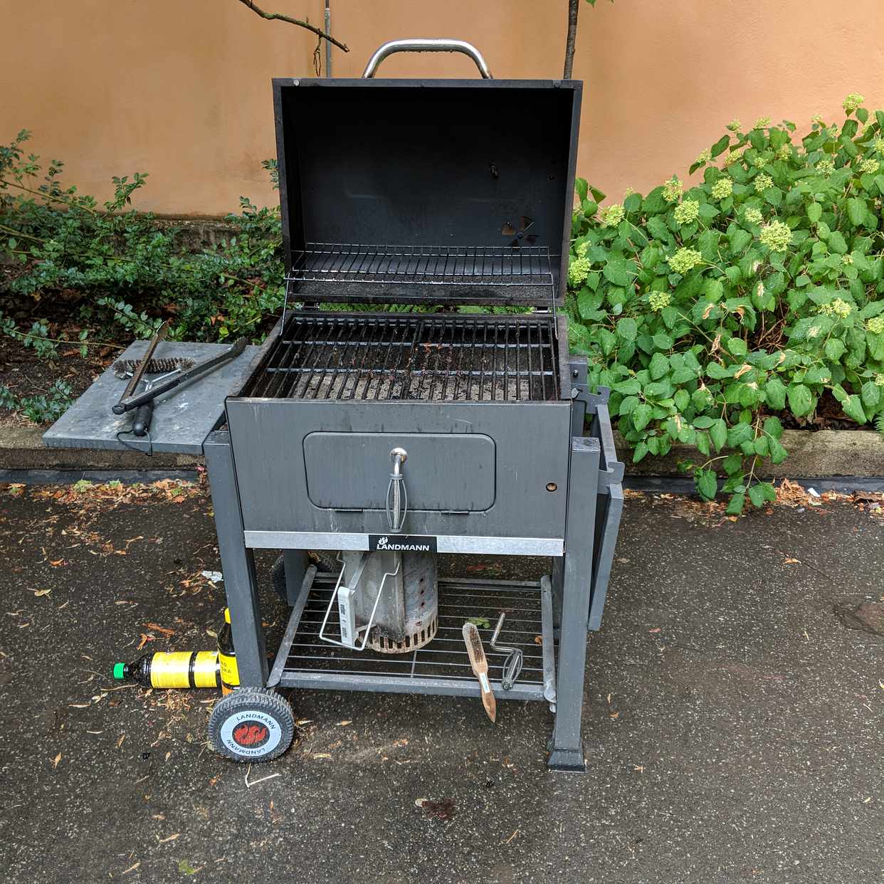 image of Functioning carbon grill - Stockholm