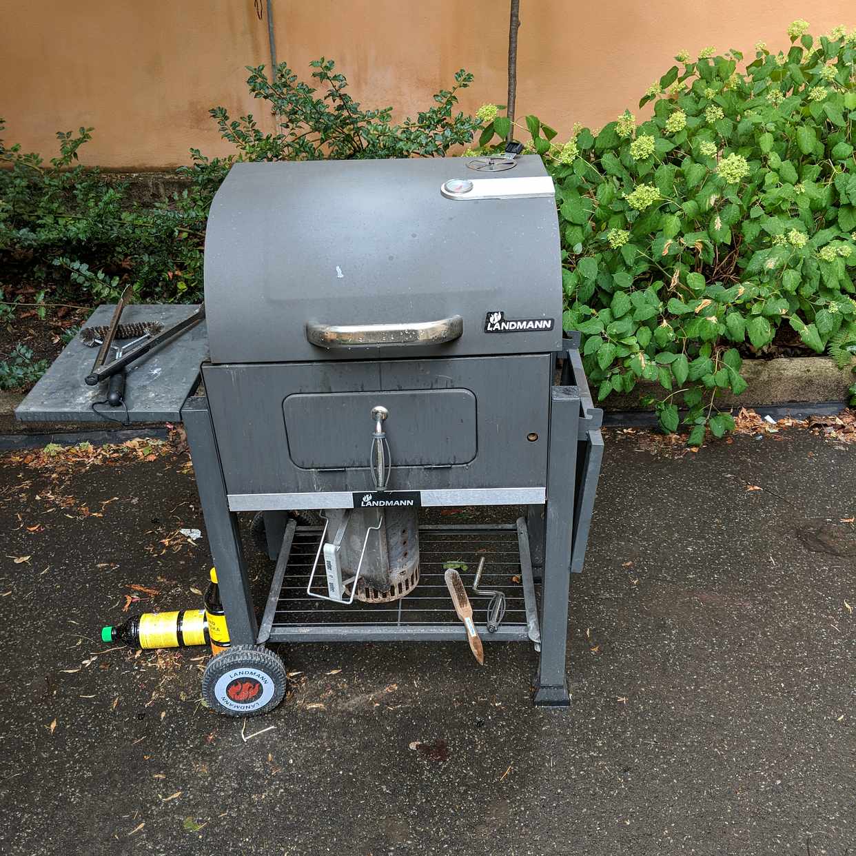 image of Functioning carbon grill - Stockholm