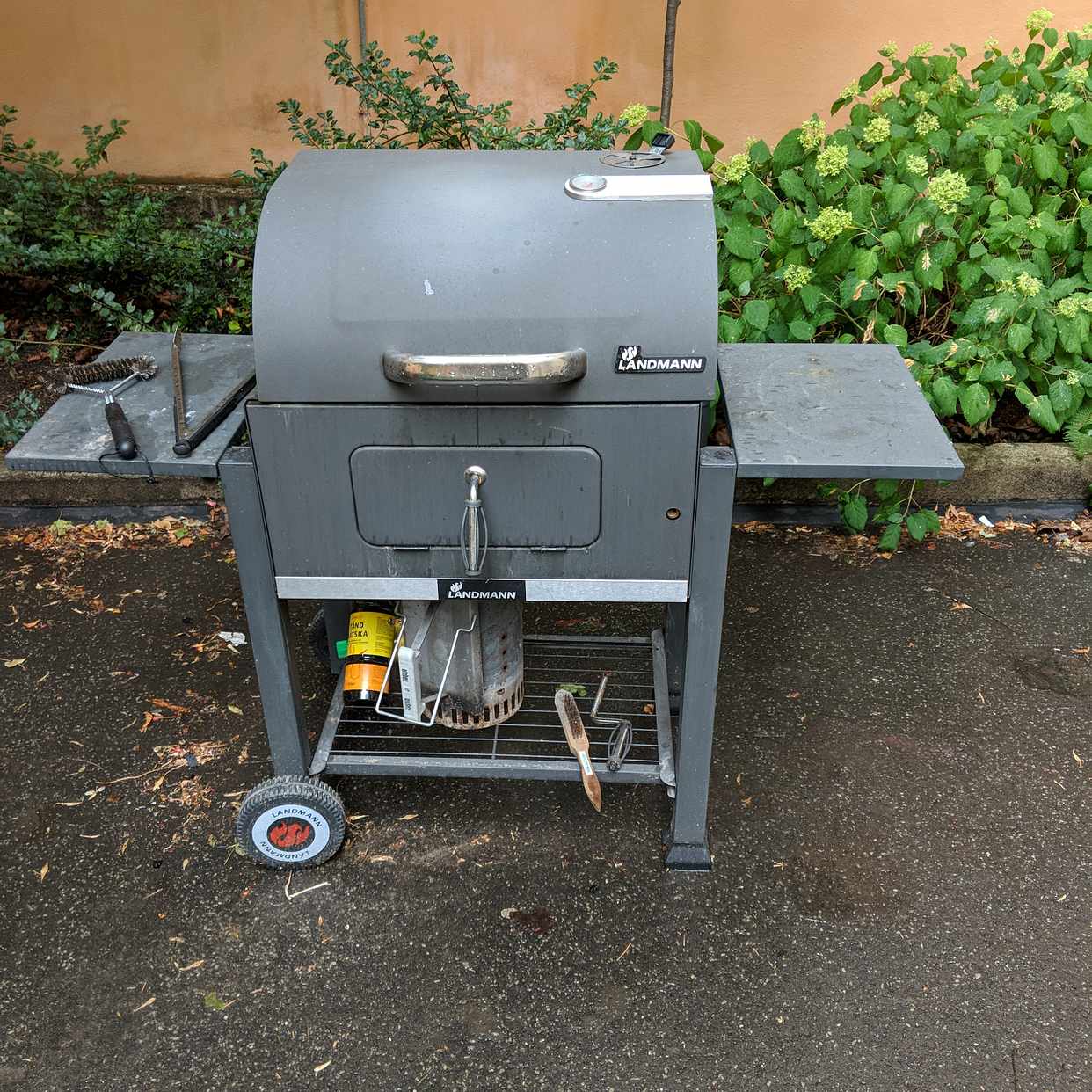 image of Functioning carbon grill - Stockholm