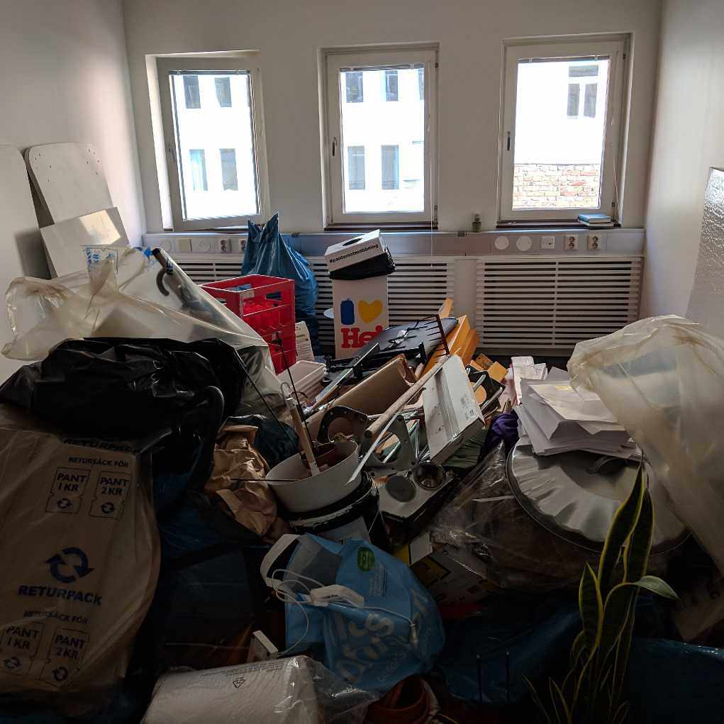 image of En massa skräp och bråte - Stockholm