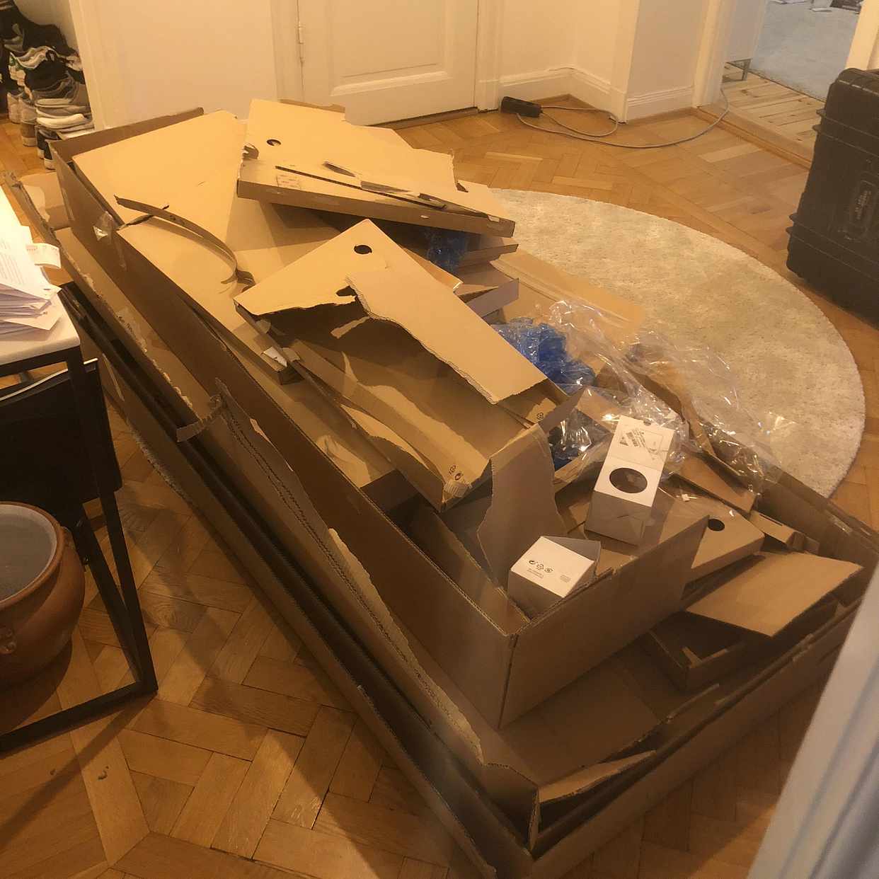 image of Slänga hög med wellpapp - Stockholm