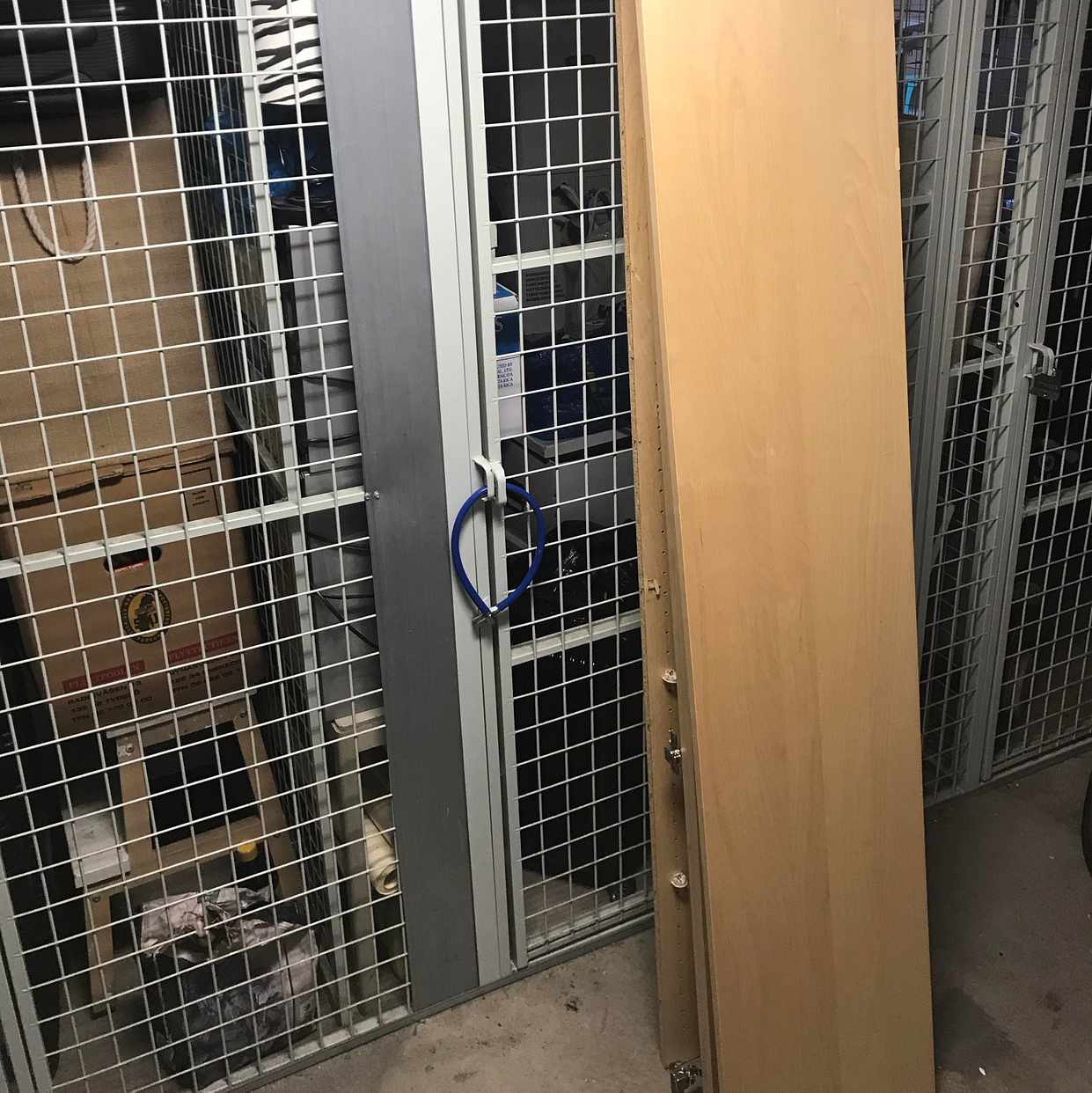 image of 4 bokhyllor redan i delar - Bromma