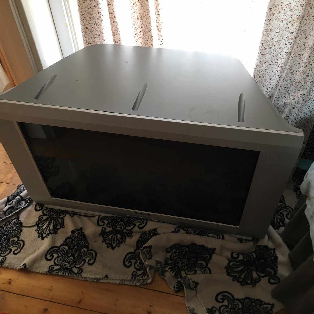 image of Cyklar, utemöbler, tv - Gräddö