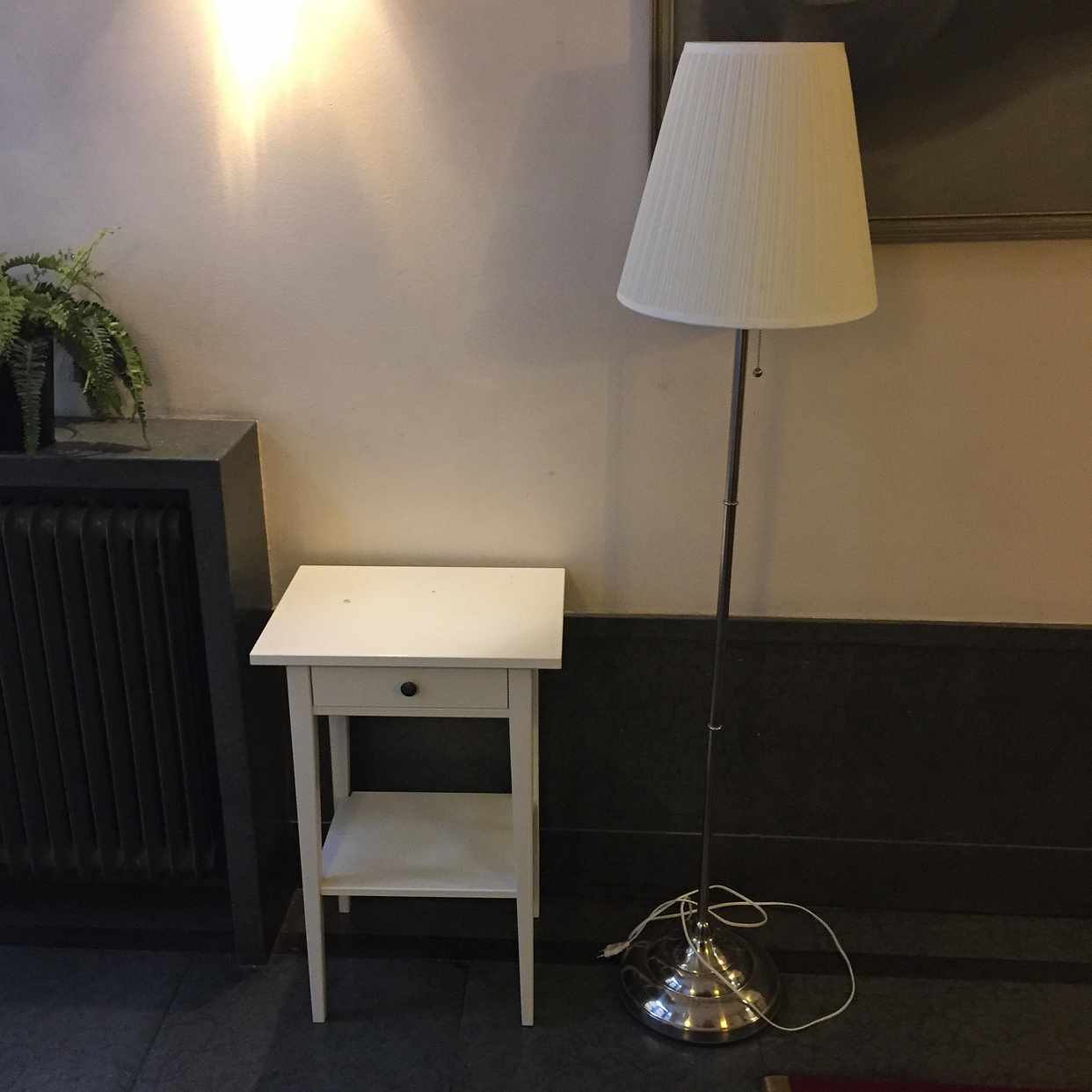 Nattduksbord + lampa Ikea