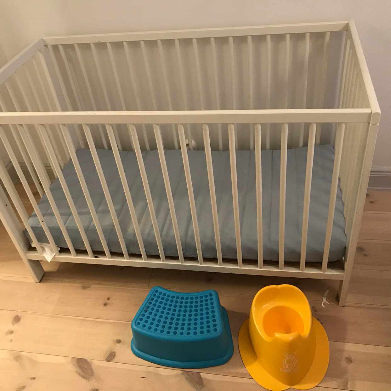 image of Spjälsäng med Madrass mm - Stockholms Stad