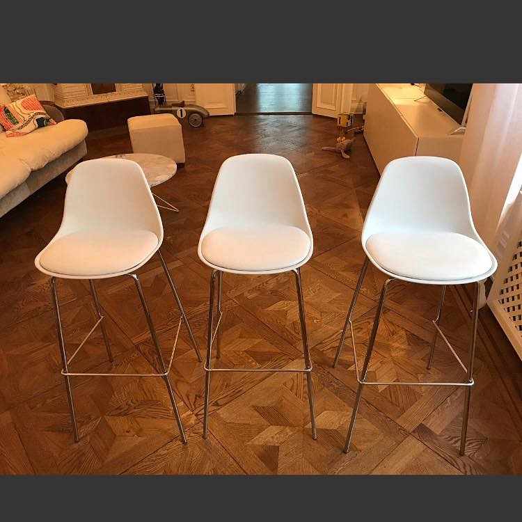image of Tre barstolar - 