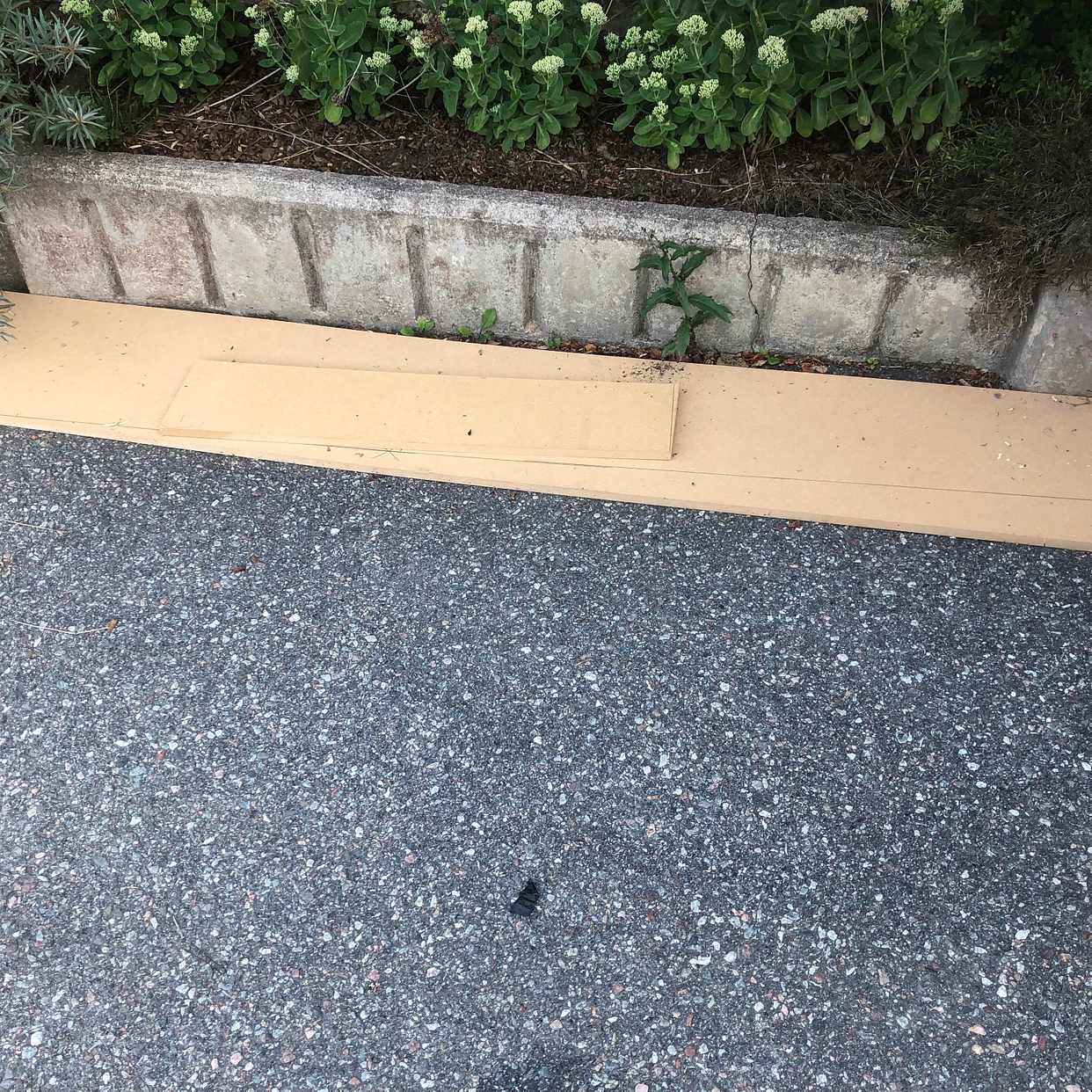 image of Liten hög med diverse - Tyresö