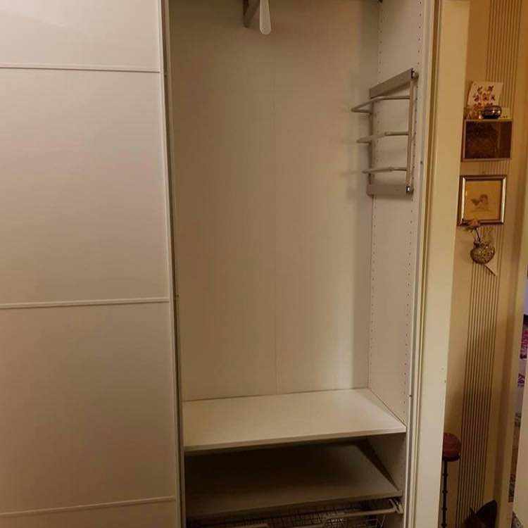 image of En skjutdörr garderob - 