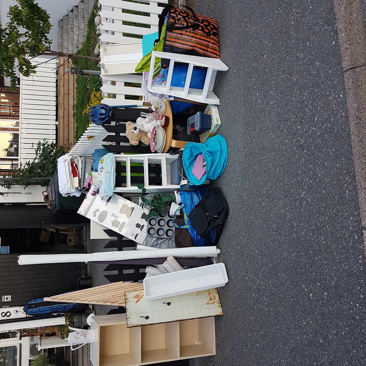 image of Bortskänkes  fina saker - Åkersberga