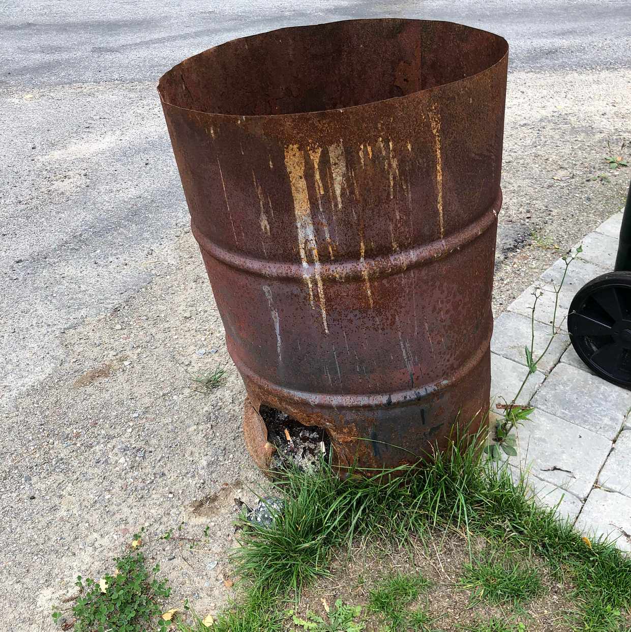 image of Byggmaterial och skräp - Nykvarn