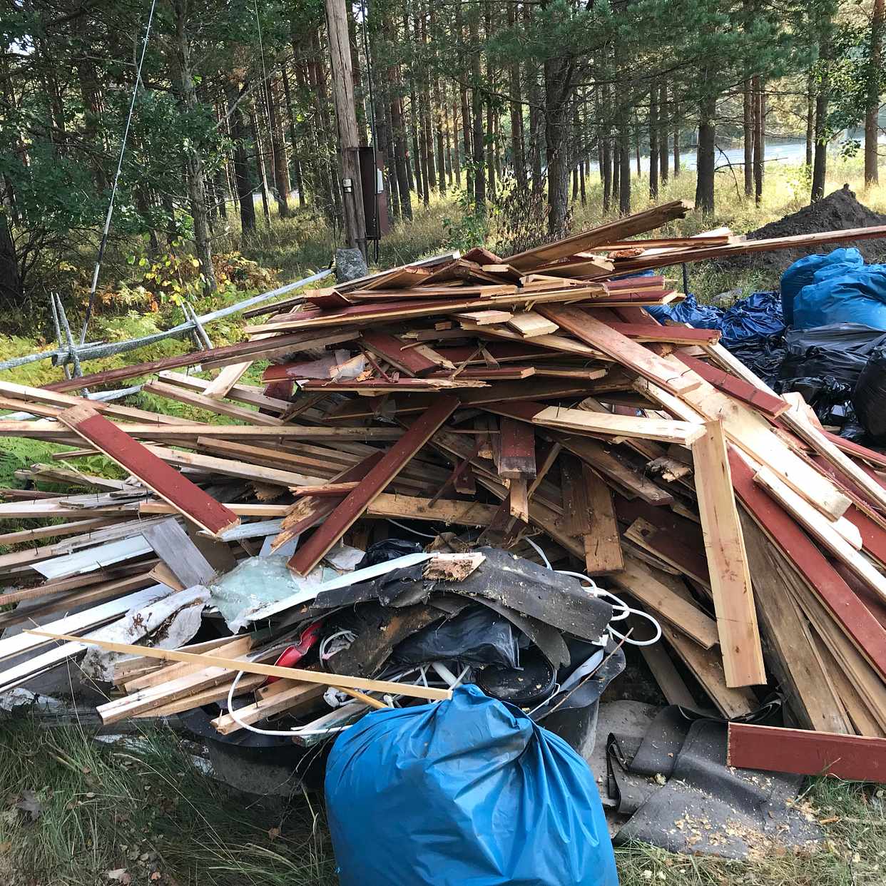 image of Brädor och byggavfall - Norrtälje