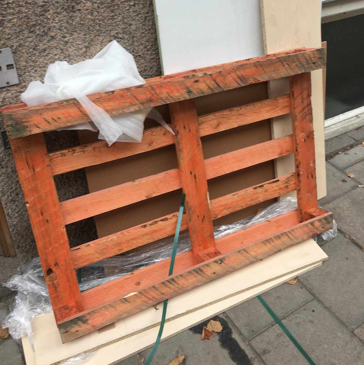 image of Lastpall o lite skräp - Stockholms Stad