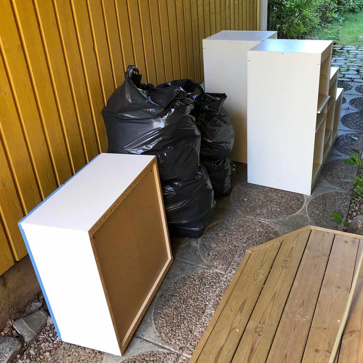 image of Ikeahyllor + sopsäckar - Älta