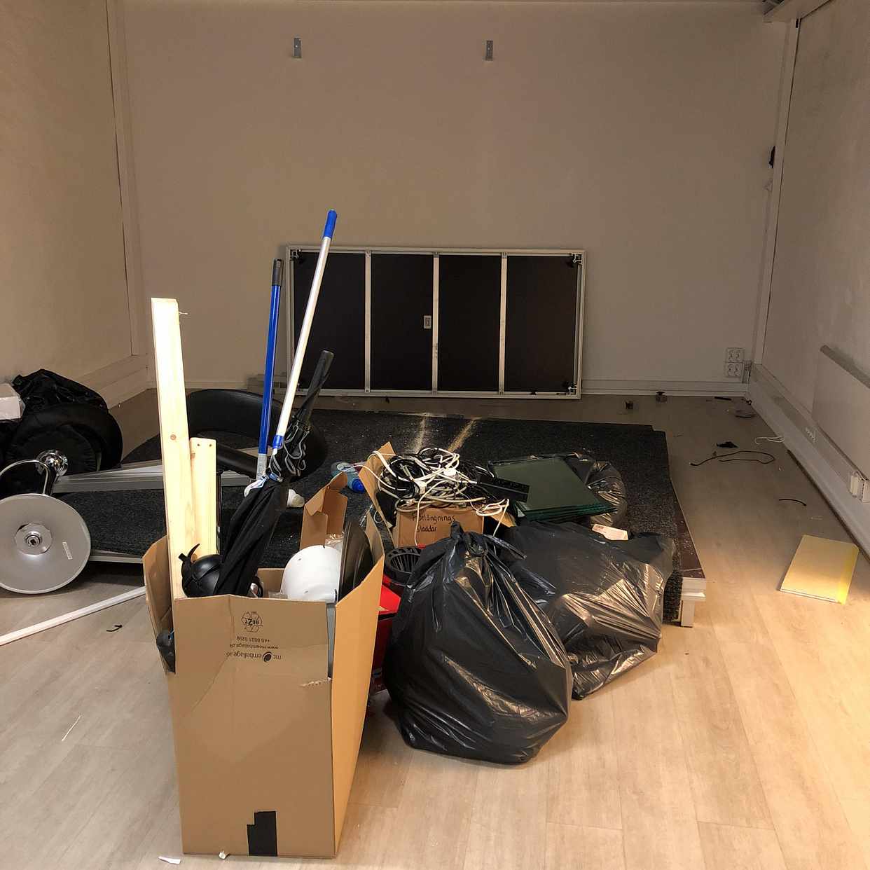 image of Skräp med alu plattor - Stockholms Stad