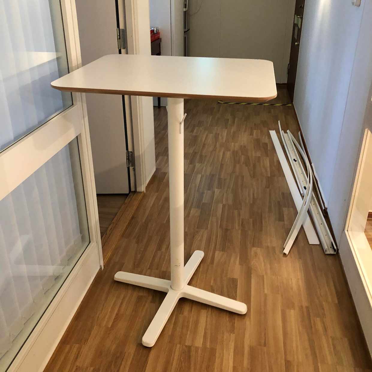 image of Skrivbordsstol och bord - Stockholms Stad