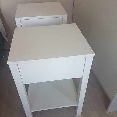 image of 2 sängbord & 1 sänggavel - 