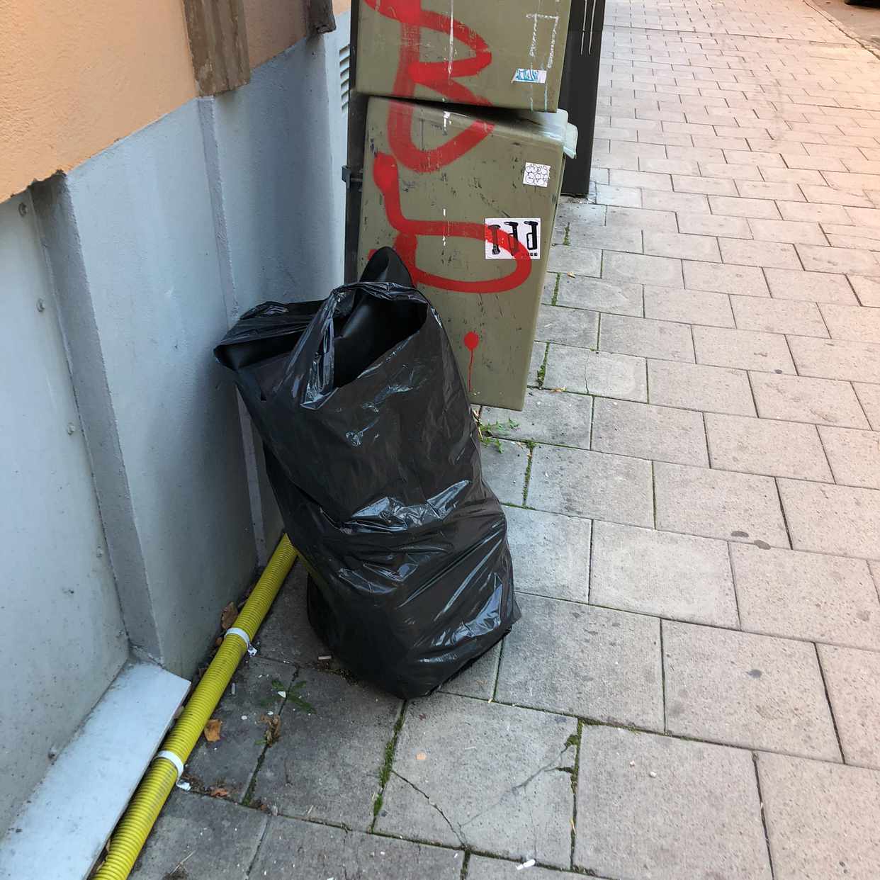 image of Påse med skadade kläder - Stockholms Stad