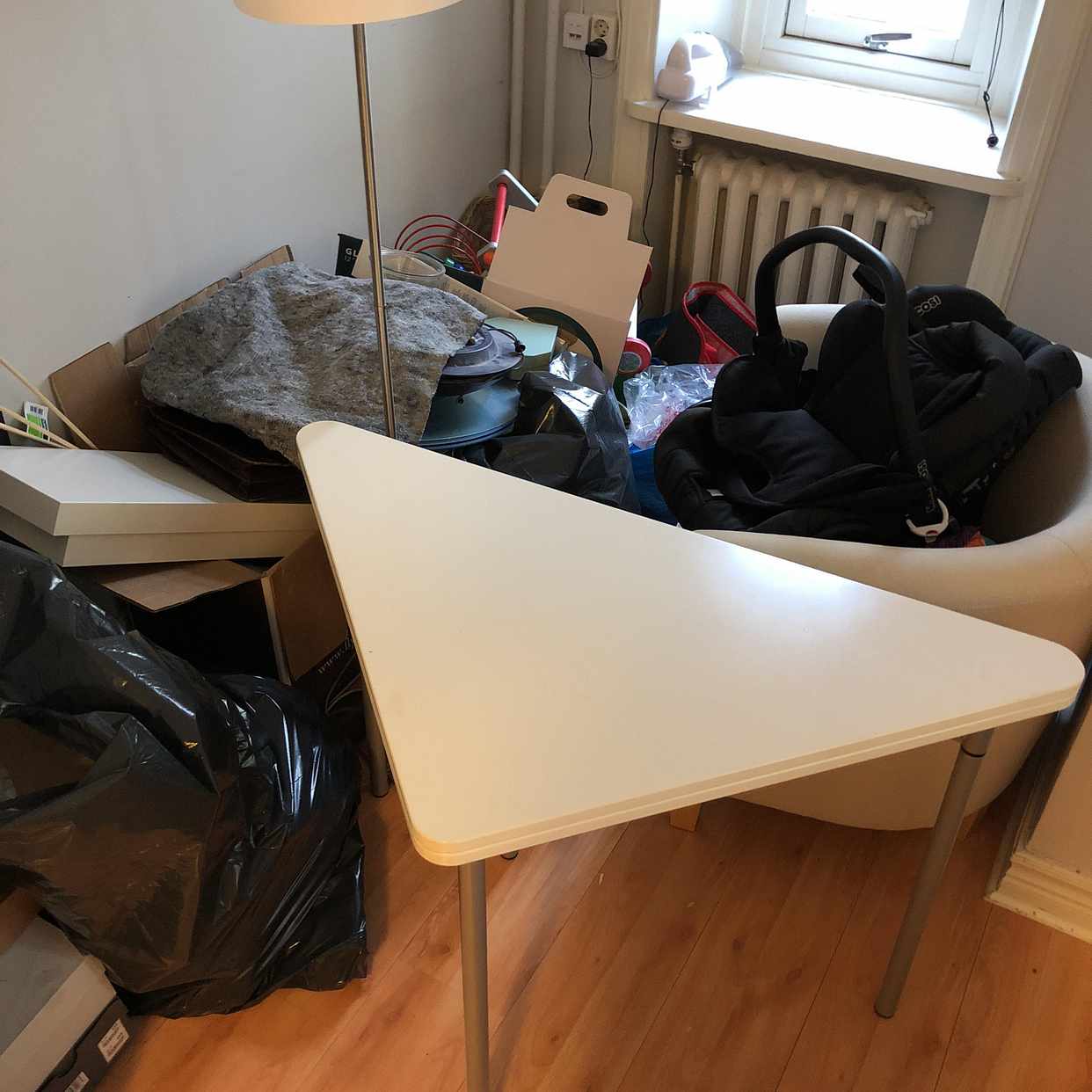 image of Diverse skräp och möbler - Göteborg