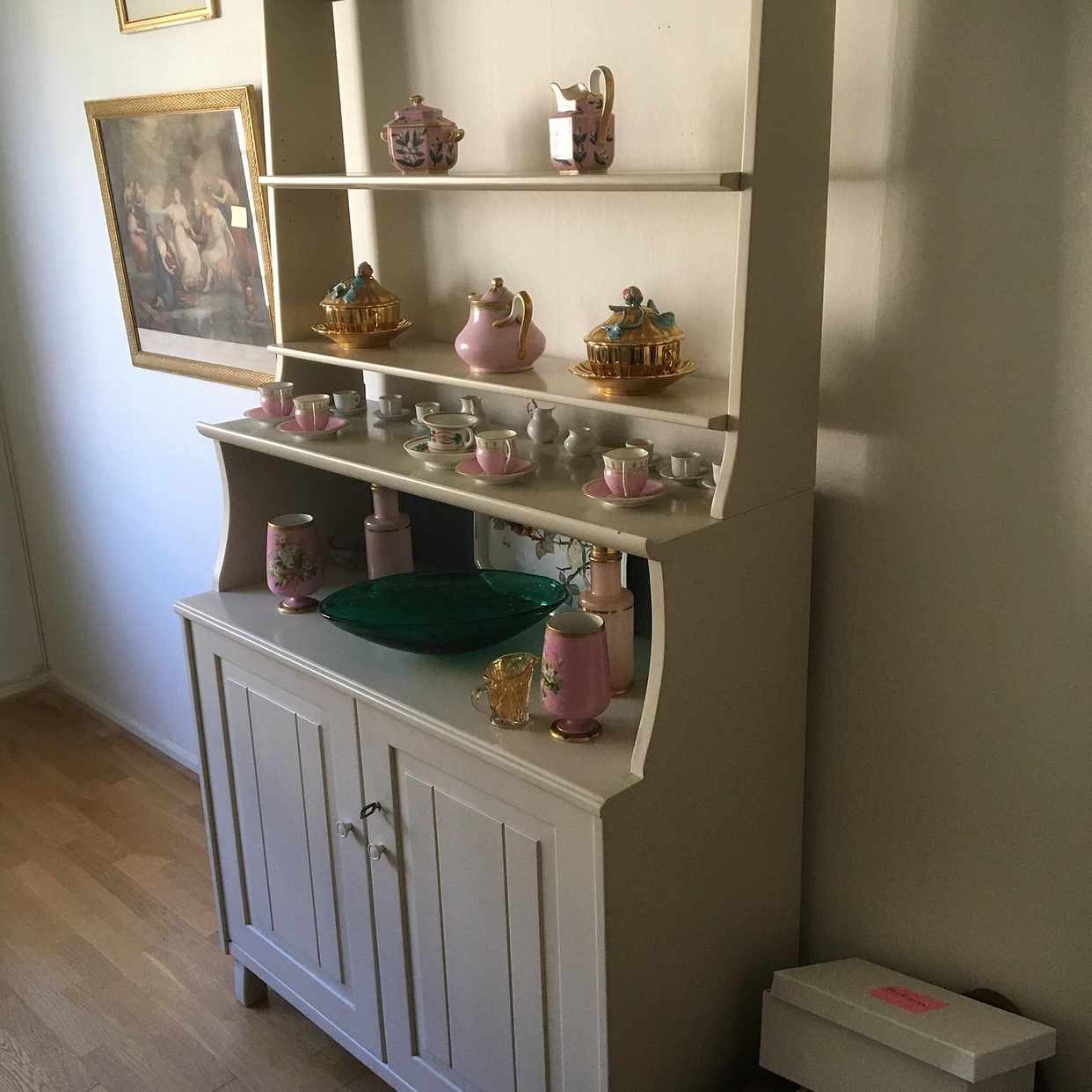 image of Skåp med hylla - 