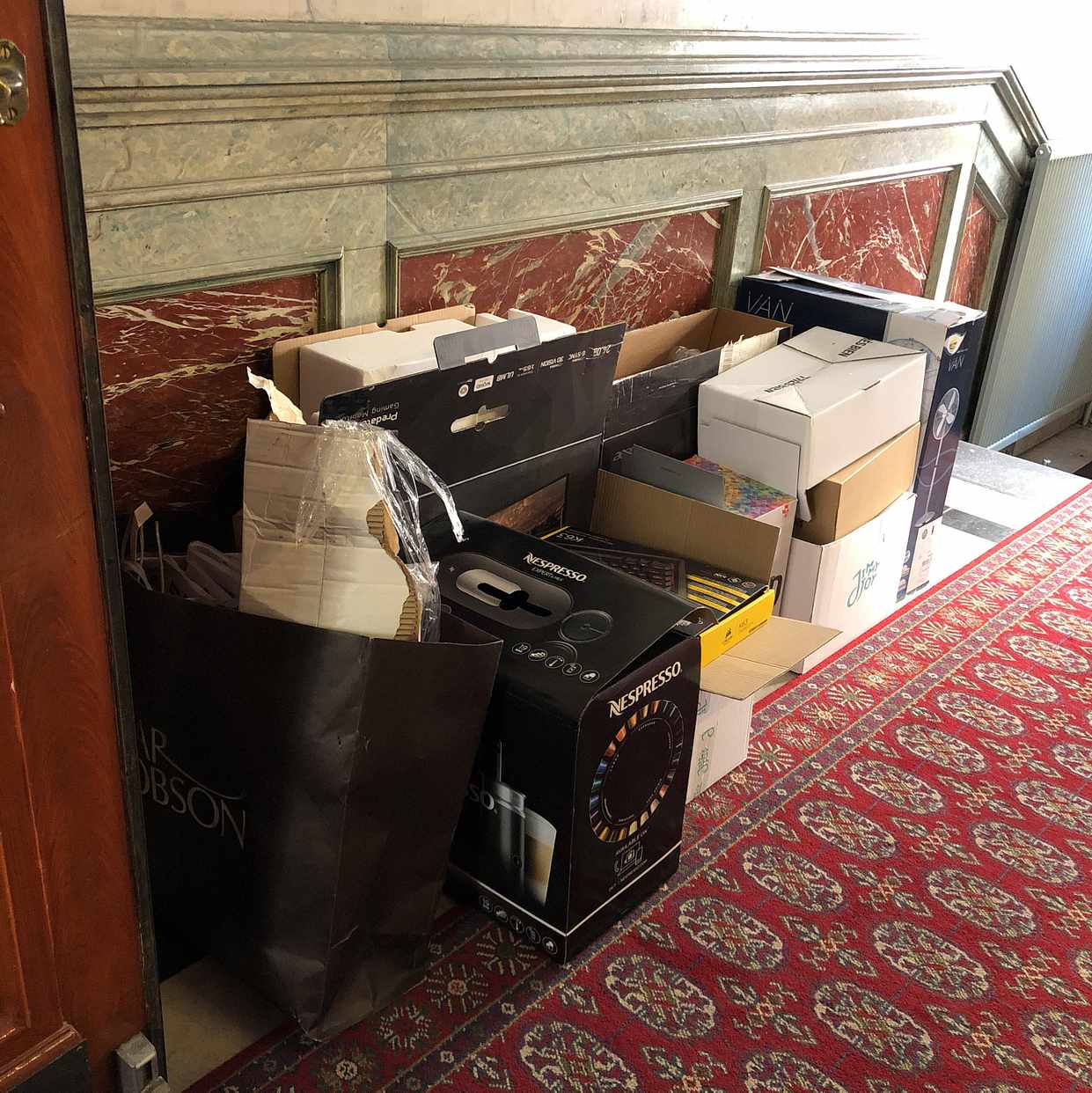 image of Cardboards and bags - Stockholm City