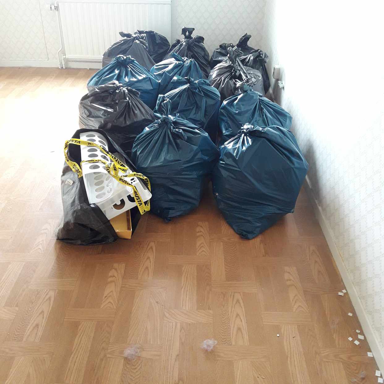 image of 14 halvfulla säckar - Hägersten