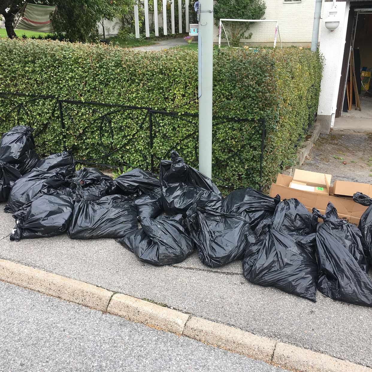 image of Div skräp för återvinning - Bromma