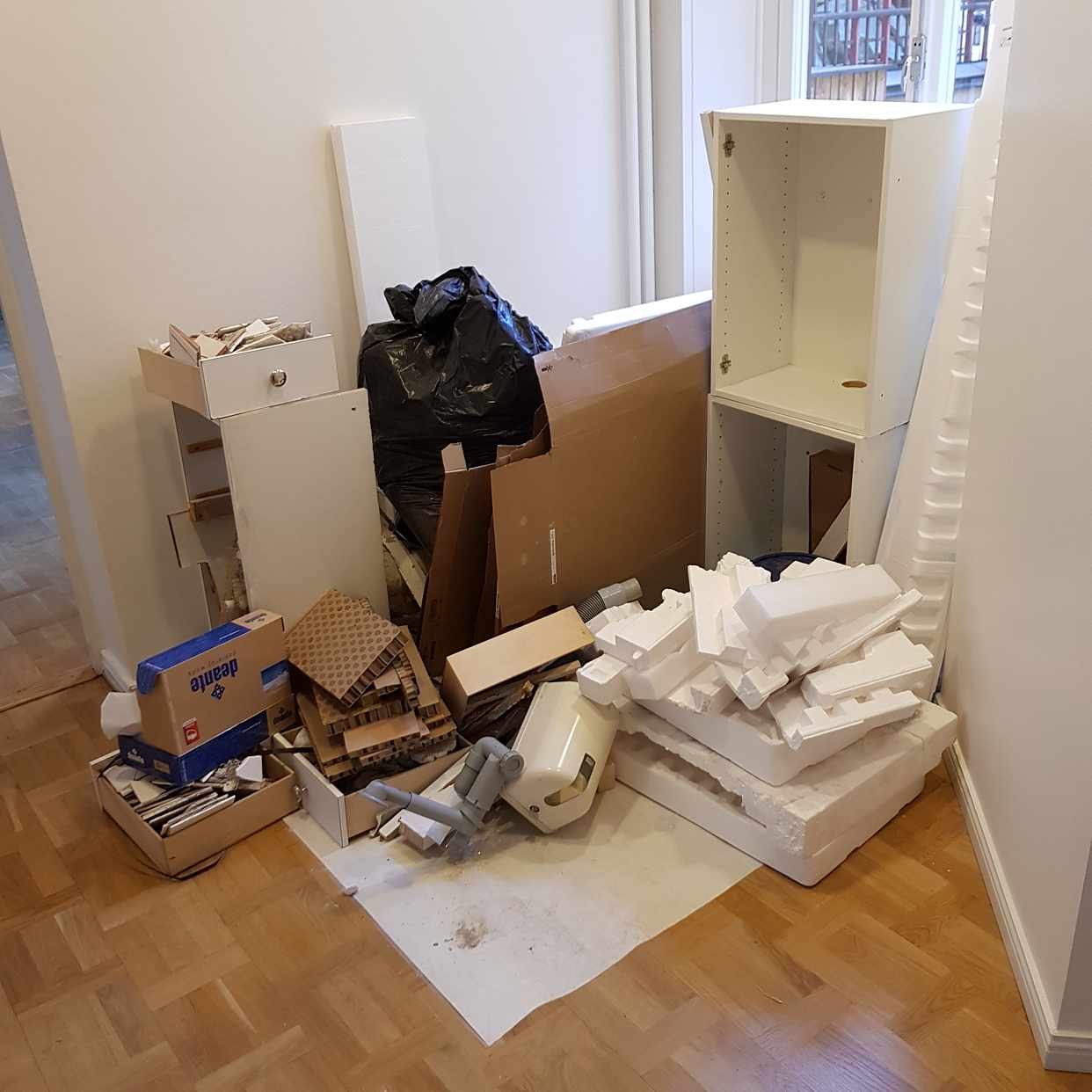 image of Skräp från köksrenovering - Stockholm