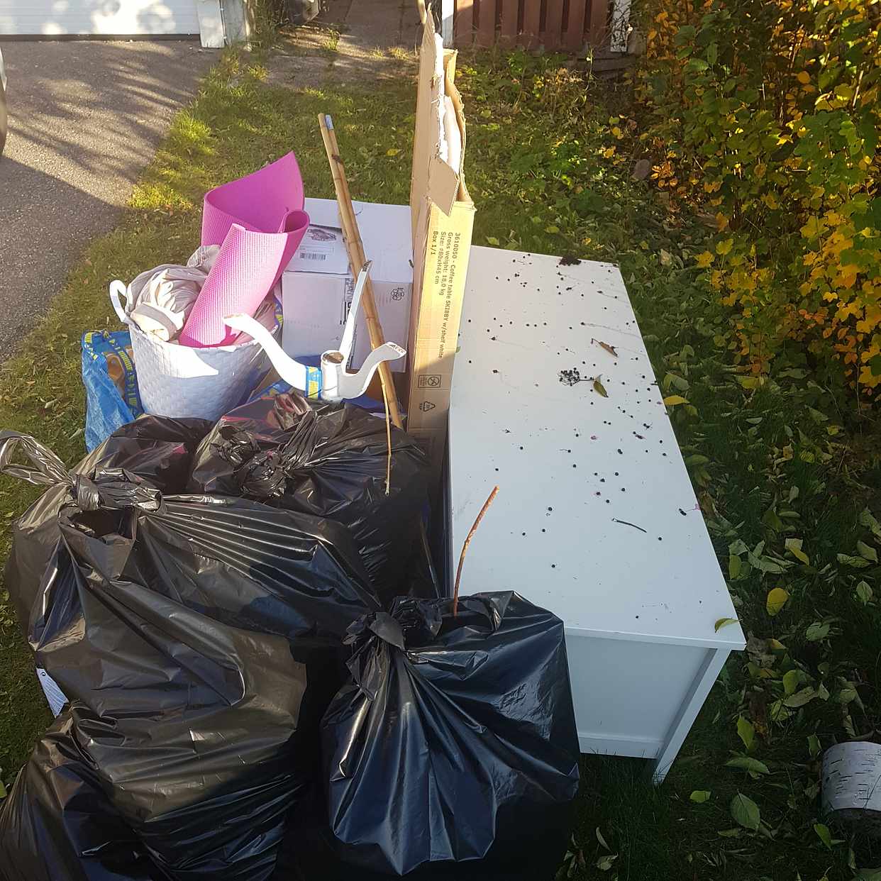 image of Diverse skräp till tippen - Brottby