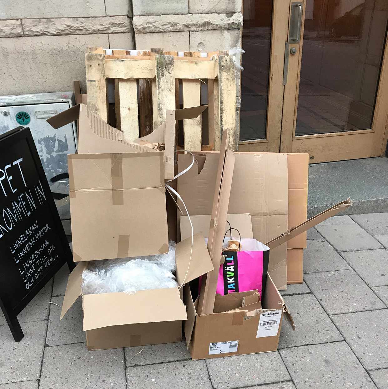 image of Kartong, plast, lastpall - Stockholms Stad