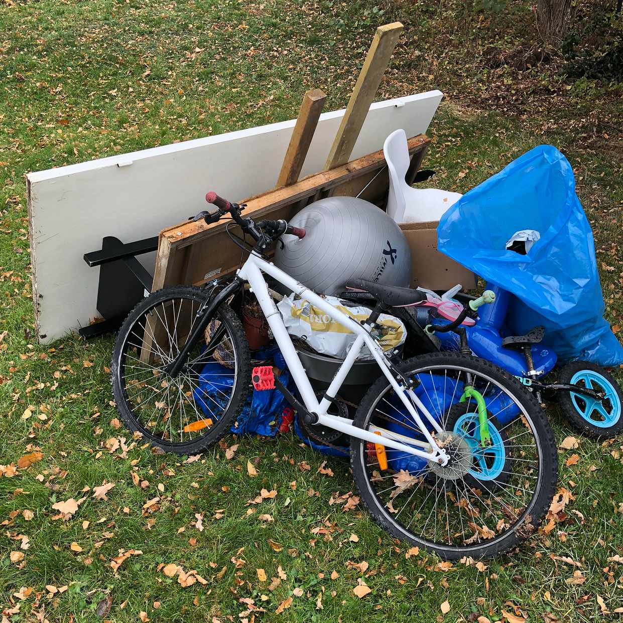 image of Dörr, cykel och bråte - Segeltorp