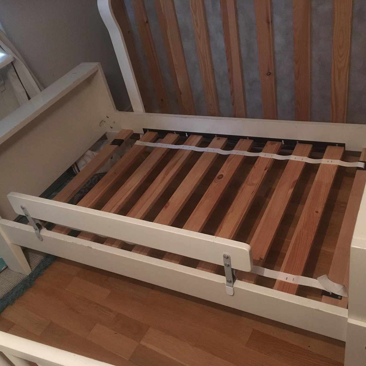 image of Vit växa säng - Åkersberga