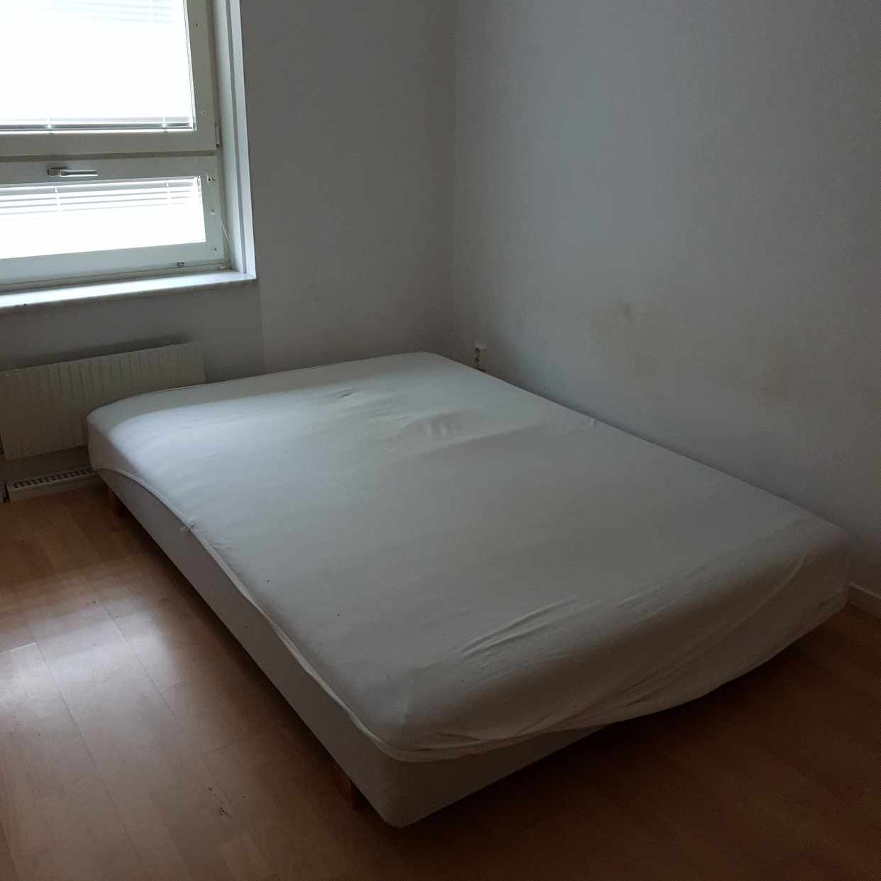 image of Två sängar + tvbänk - Stockholm