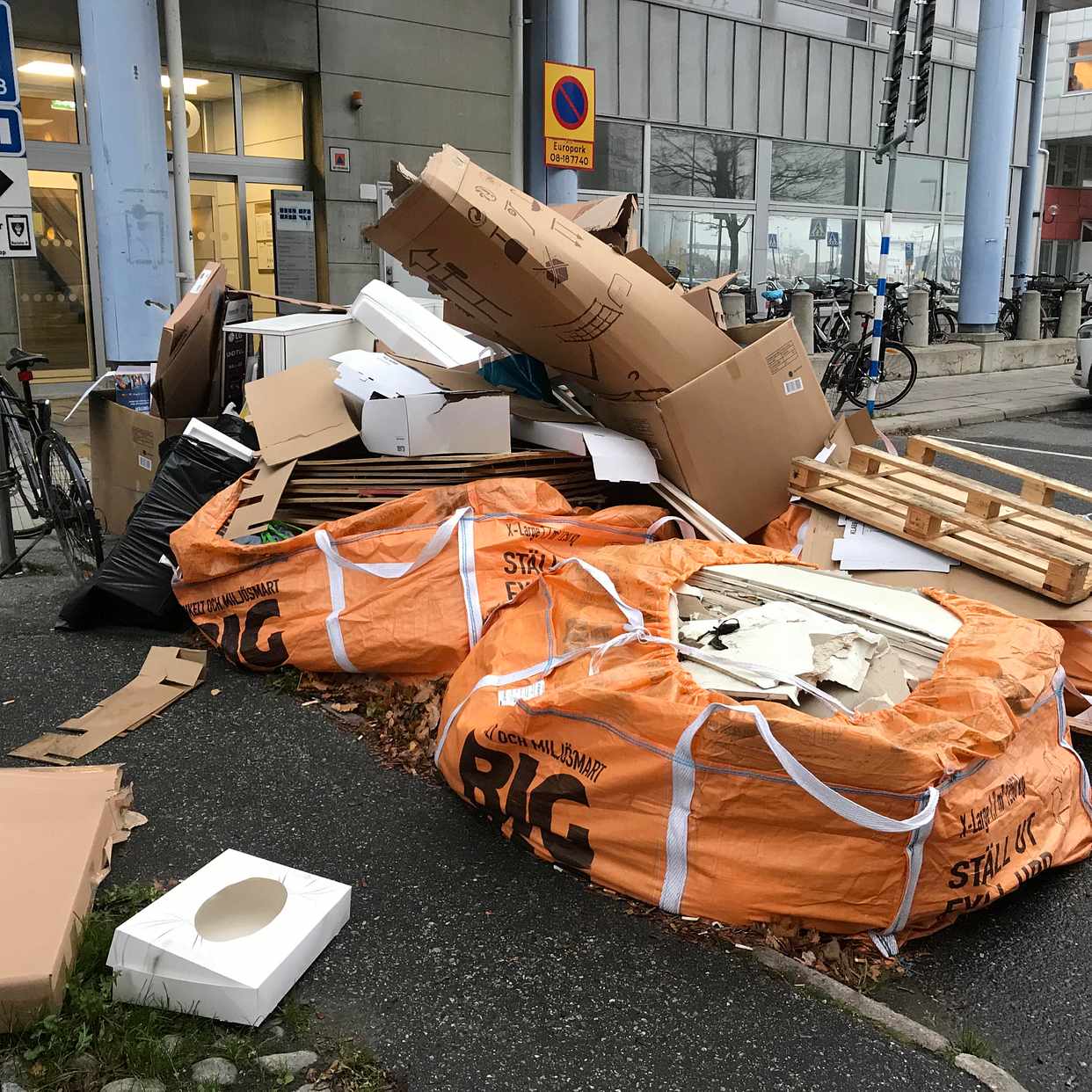 image of Diverse skräp - Stockholm