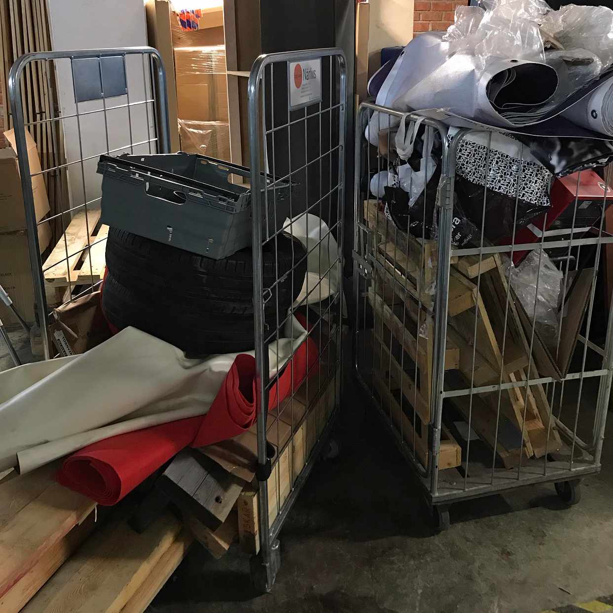 image of Två burar med diverse - Stockholm