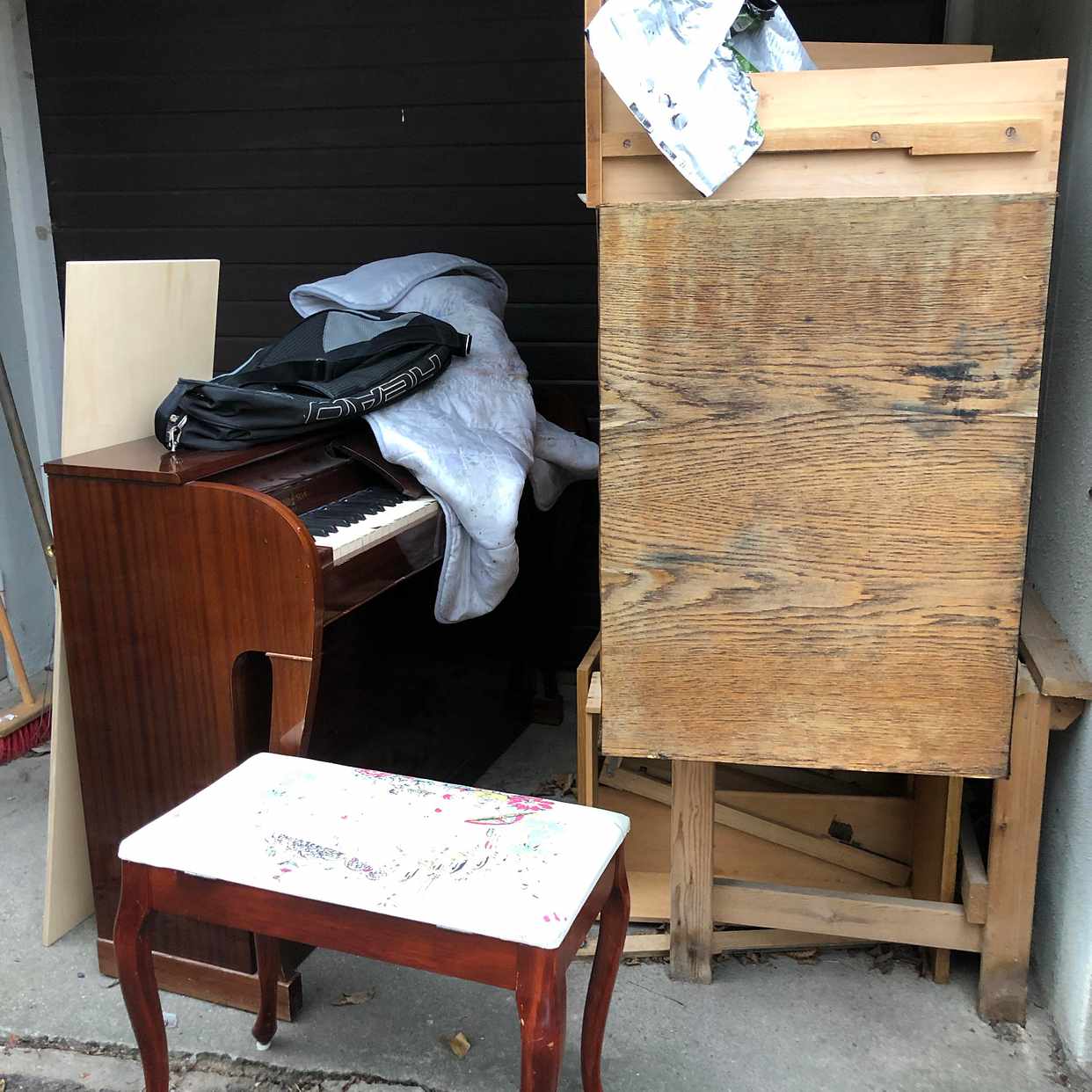 image of Piano och möbler - Lidingö