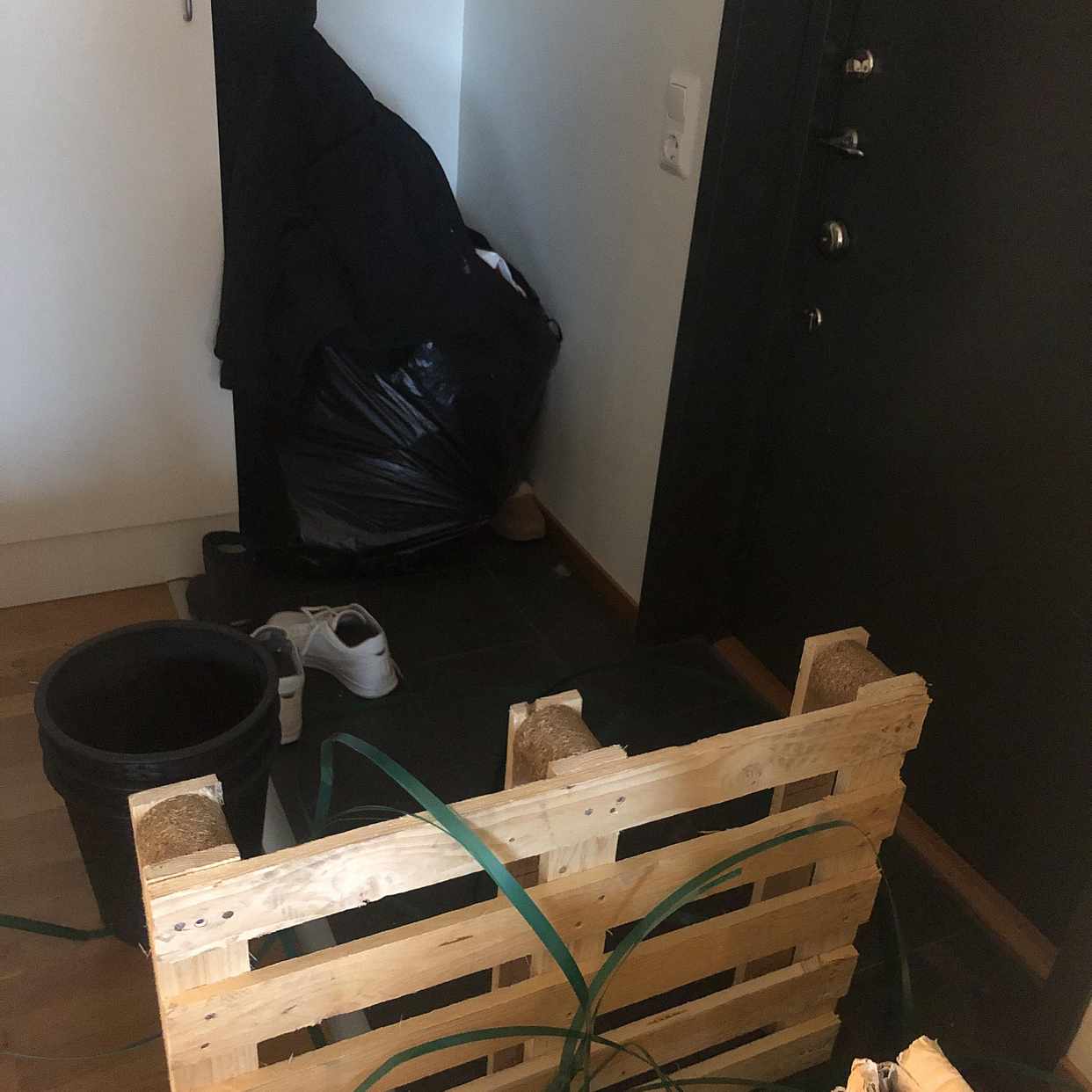 image of Kartonger och plast - Farsta