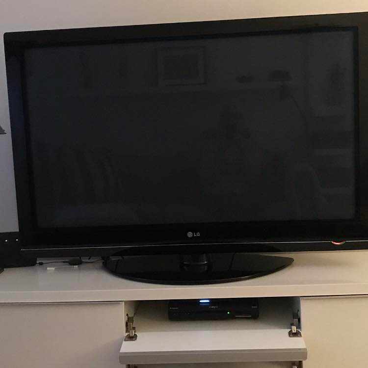 image of Fungerande Tv +TV-bänk - Trångsund
