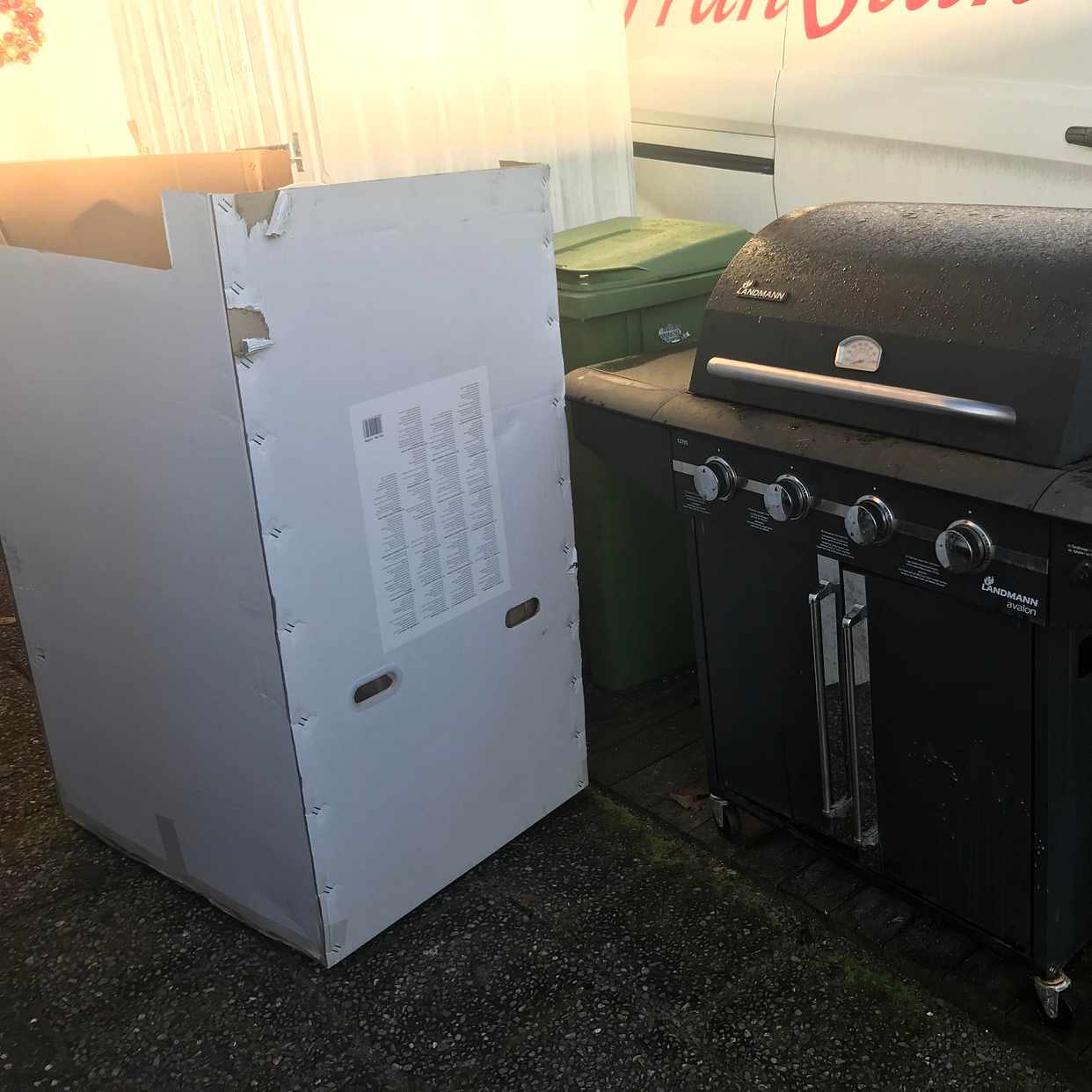 image of Gasolgrill & kartong - Huddinge