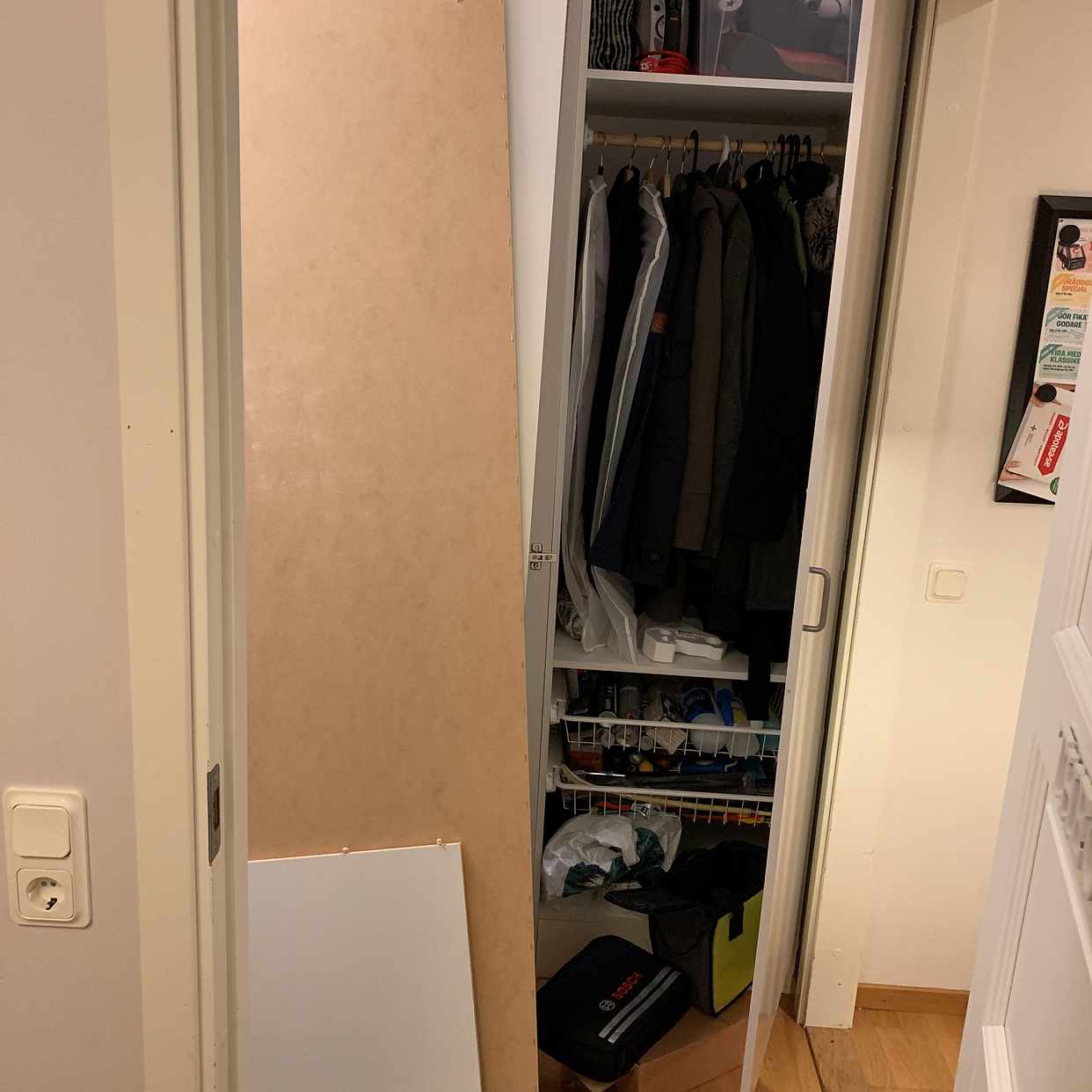 image of Kartonger och en garderob - Sundbyberg