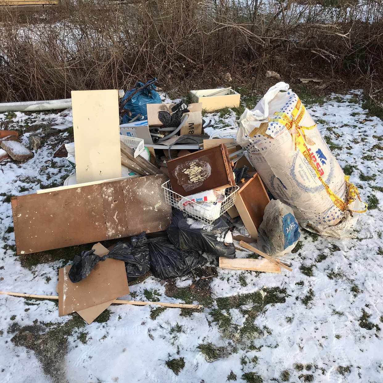image of Diverse skräp - se bild - Skarpnäck