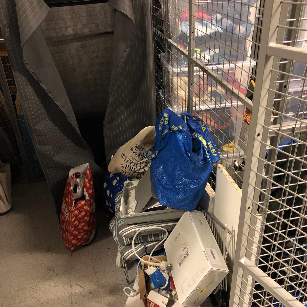 image of Diverse saker i källaren - Stockholm