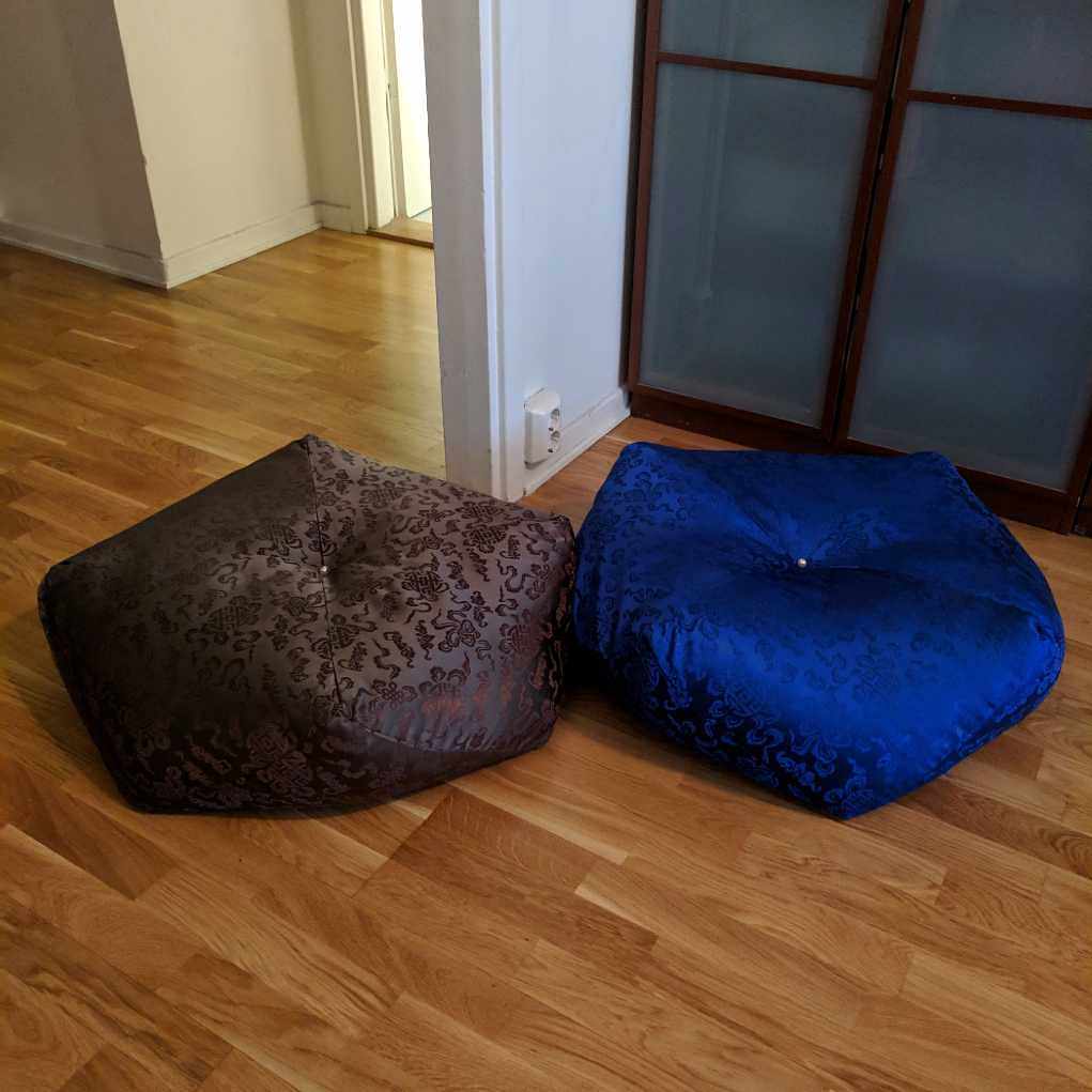 image of 2 round cushions - Stockholm