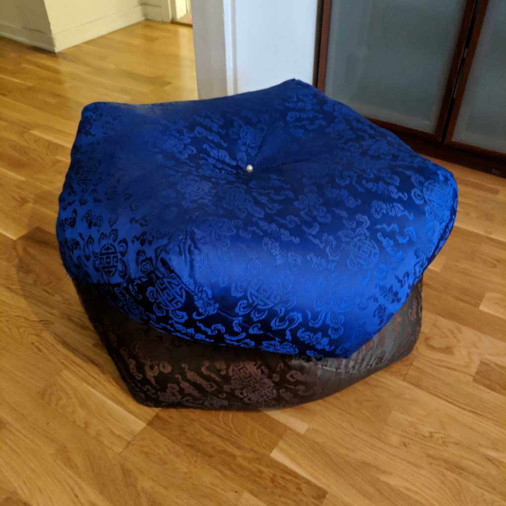 image of 2 round cushions - Stockholm