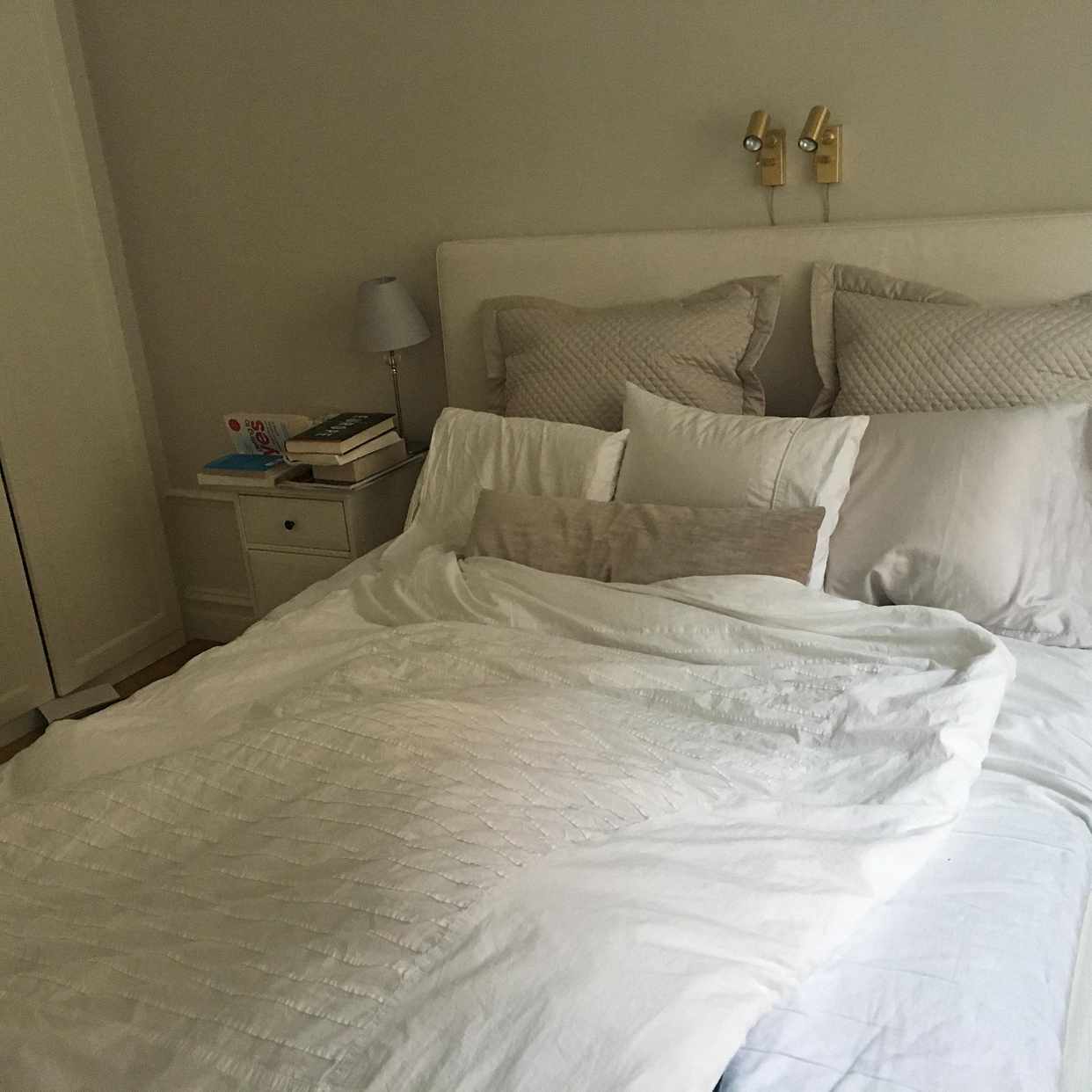 image of Flytta säng och soffa - Stockholm