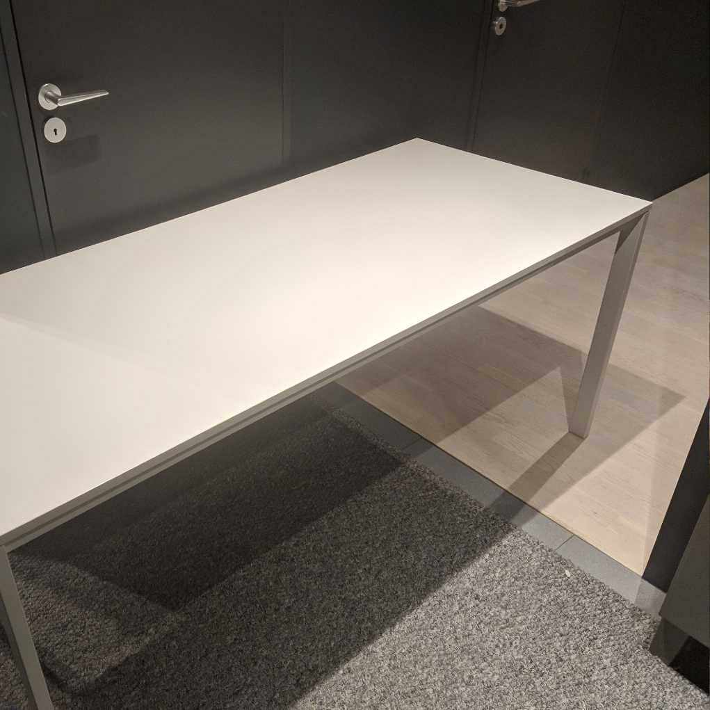 image of IKEA skrivbord bra skick - Lidingö