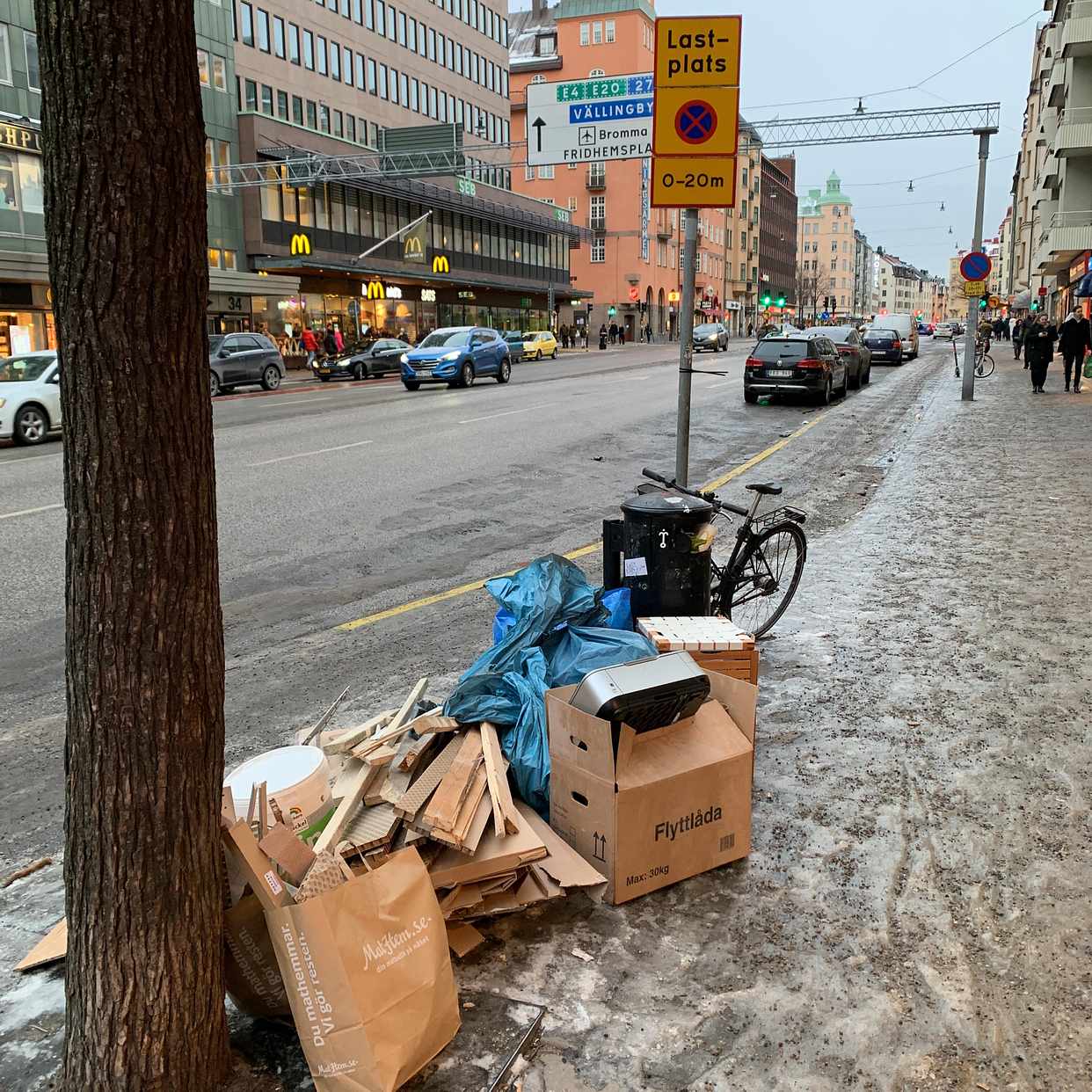 image of Plankor, kartong, skräp - Stockholm City