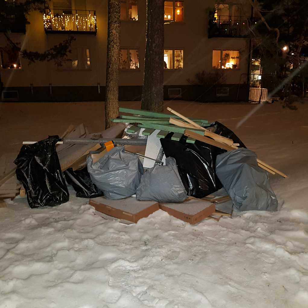 image of Kartonger och lite trä - Hägersten